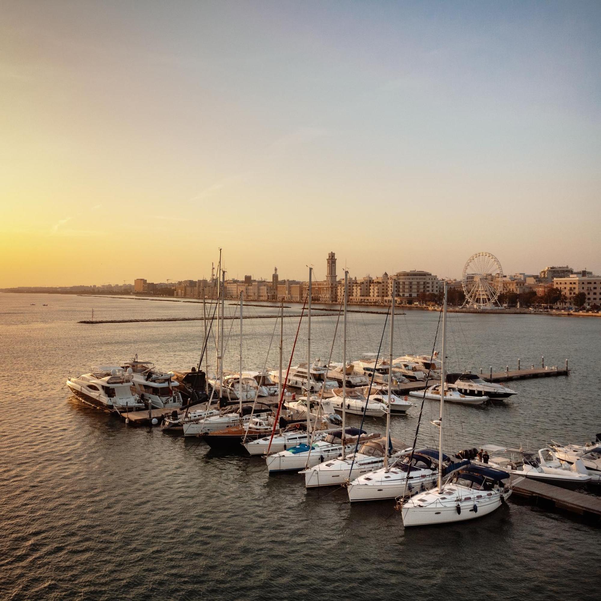 Charming Sailing Boat - Le Dimore Di Ines Bari Exteriör bild